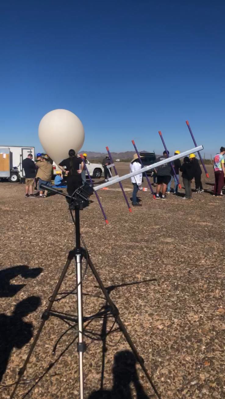 Yagi tracking antenna at the balloon launch site